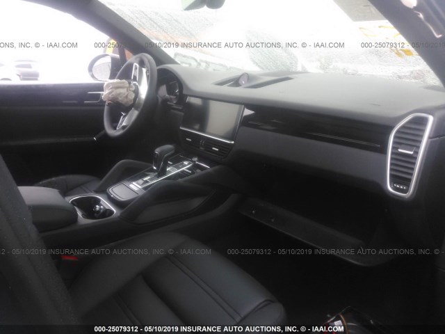 WP1AB2AY7KDA62407 - 2019 PORSCHE CAYENNE S BLACK photo 5