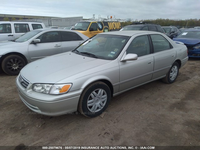 JT2BG22K3Y0452480 - 2000 TOYOTA CAMRY CE/LE/XLE 银色 照片 2