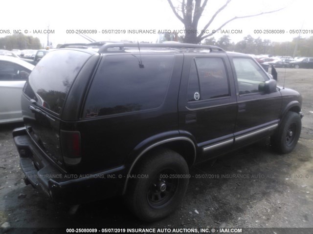 1GNDT13W612141361 - 2001 CHEVROLET BLAZER BLACK photo 4