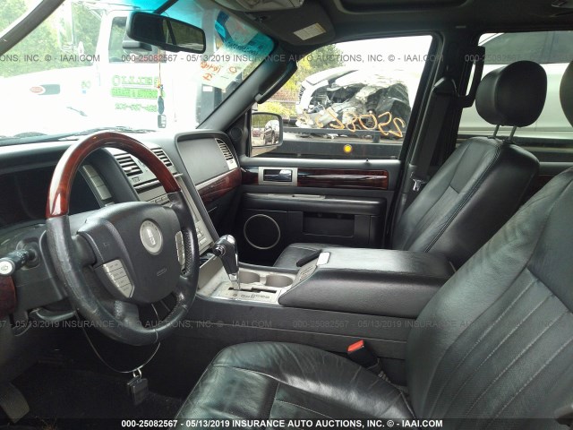 5LMFU28566LJ28852 - 2006 LINCOLN NAVIGATOR 黑色 照片 5