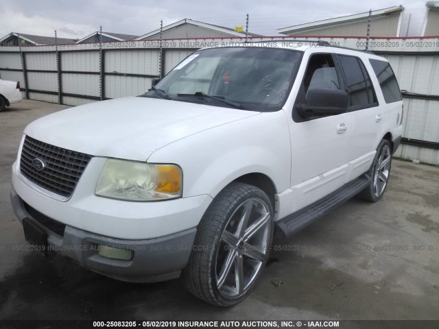 1FMRU15W33LC56761 - 2003 FORD EXPEDITION XLT WHITE photo 2