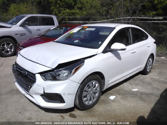 3KPC24A35KE062866 - 2019 HYUNDAI ACCENT SE/SEL WHITE photo 2