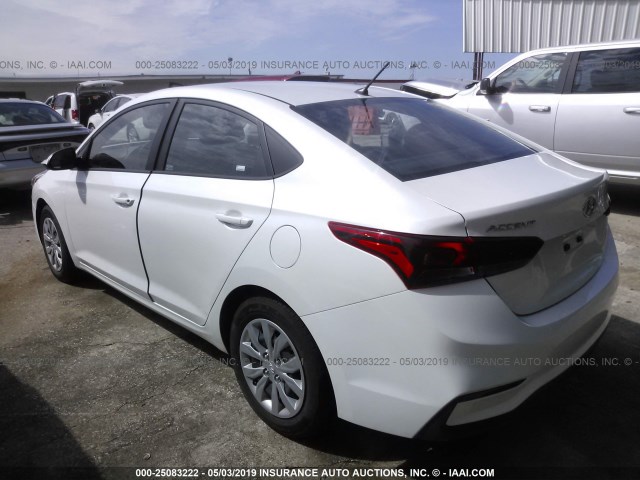 3KPC24A35KE062866 - 2019 HYUNDAI ACCENT SE/SEL WHITE photo 3