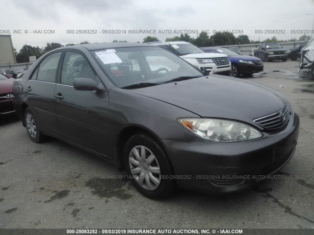 4T1BE30K55U631321 - 2005 TOYOTA CAMRY LE/XLE/SE GRAY photo 1