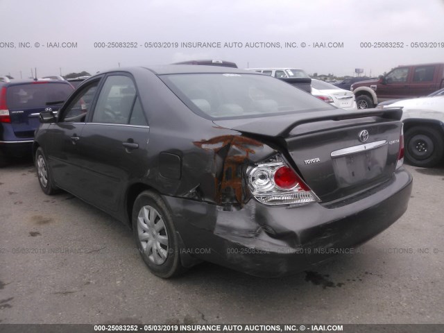 4T1BE30K55U631321 - 2005 TOYOTA CAMRY LE/XLE/SE GRAY photo 3