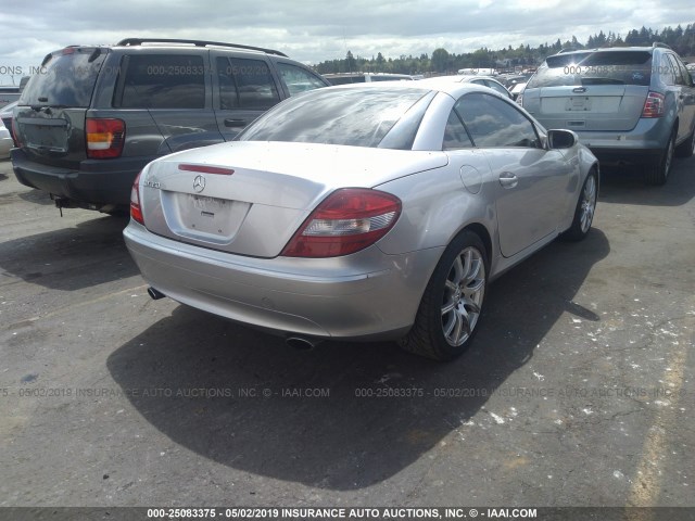 WDBWK56F56F113847 - 2006 MERCEDES-BENZ SLK 350 GRAY photo 4