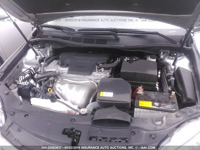 4T1BF1FK0HU330081 - 2017 TOYOTA CAMRY LE/XLE/SE/XSE ნაცრისფერი ფოტო 10