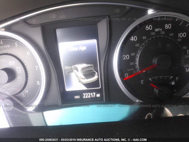 4T1BF1FK0HU330081 - 2017 TOYOTA CAMRY LE/XLE/SE/XSE ნაცრისფერი ფოტო 7