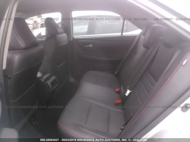 4T1BF1FK0HU330081 - 2017 TOYOTA CAMRY LE/XLE/SE/XSE ნაცრისფერი ფოტო 8