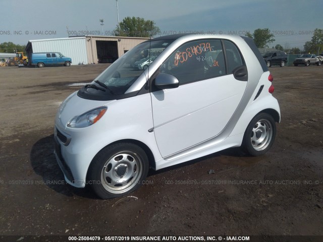 WMEEJ3BA7FK808225 - 2015 SMART FORTWO PURE/PASSION WHITE photo 2