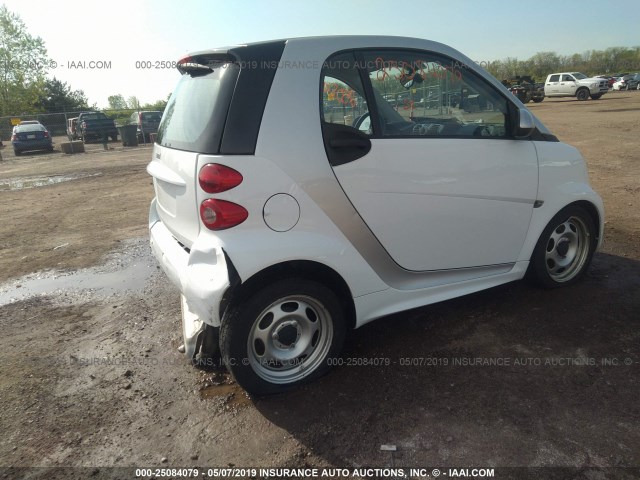 WMEEJ3BA7FK808225 - 2015 SMART FORTWO PURE/PASSION WHITE photo 4