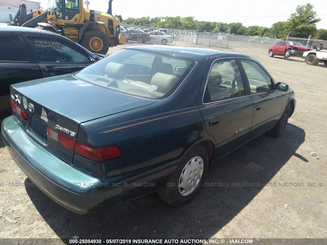 4T1BG22K2VU143932 - 1997 TOYOTA CAMRY CE/LE/XLE GREEN photo 4