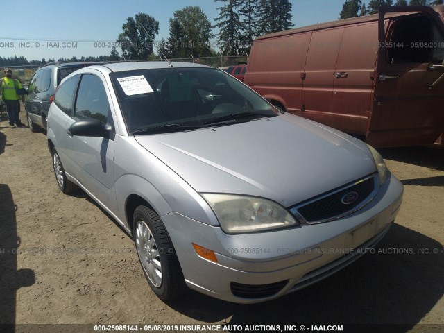 1FAHP31N26W249437 - 2006 FORD FOCUS ZX3 SILVER photo 1