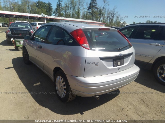 1FAHP31N26W249437 - 2006 FORD FOCUS ZX3 SILVER photo 3