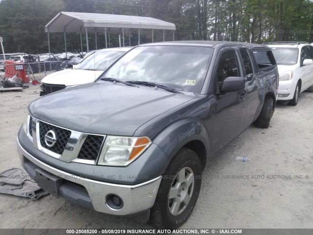 1N6AD06U86C413534 - 2006 NISSAN FRONTIER KING CAB LE/SE/OFF ROAD GRAY photo 2