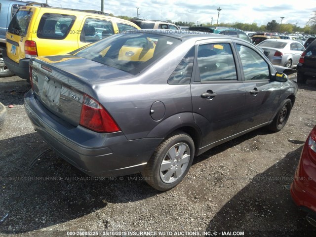 1FAFP34N86W130987 - 2006 FORD FOCUS ZX4 GRAY photo 4