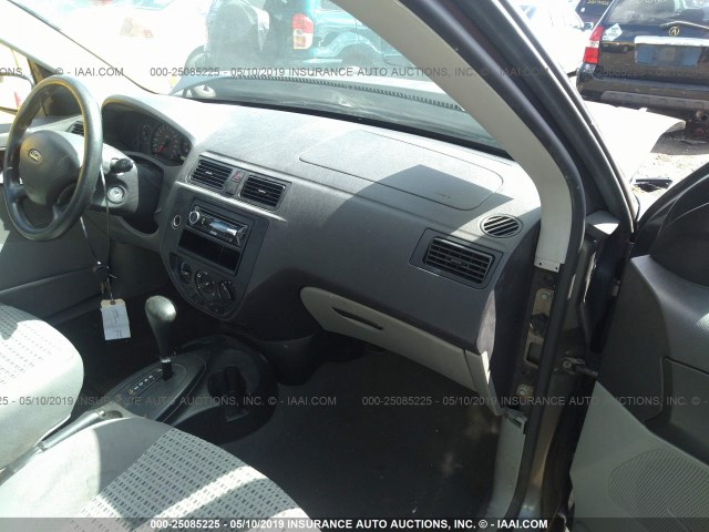 1FAFP34N86W130987 - 2006 FORD FOCUS ZX4 GRAY photo 5