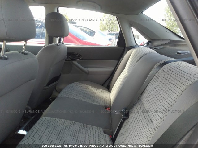 1FAFP34N86W130987 - 2006 FORD FOCUS ZX4 GRAY photo 8