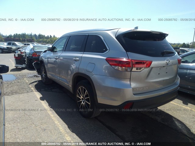 5TDKZRFH2JS527083 - 2018 TOYOTA HIGHLANDER SE/XLE SILVER photo 3