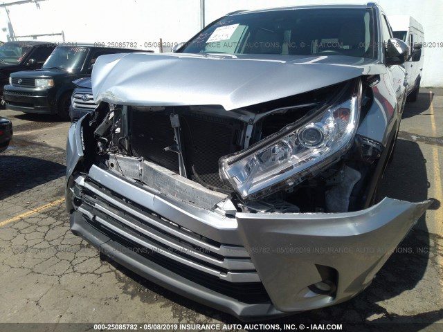 5TDKZRFH2JS527083 - 2018 TOYOTA HIGHLANDER SE/XLE SILVER photo 6