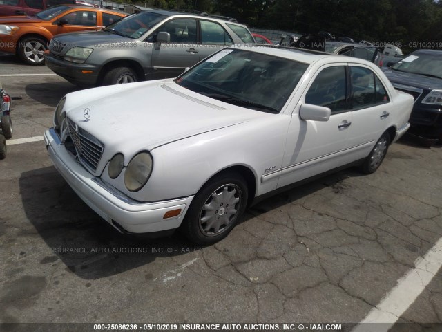 WDBJF65H2XA891836 - 1999 MERCEDES-BENZ E 320 WHITE photo 2