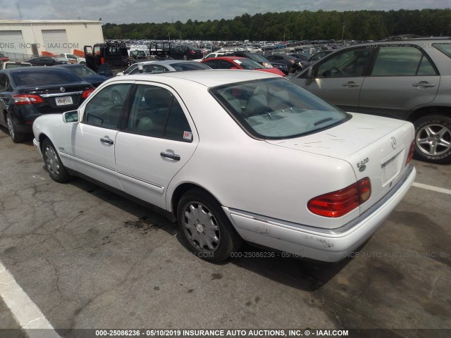 WDBJF65H2XA891836 - 1999 MERCEDES-BENZ E 320 WHITE photo 3