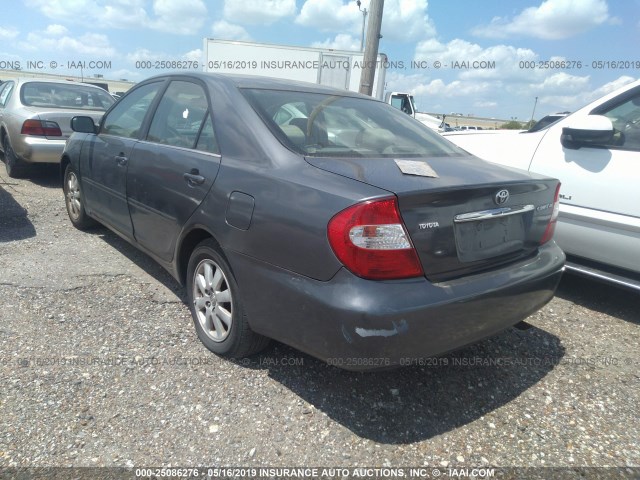 4T1BE32K33U669107 - 2003 TOYOTA CAMRY LE/XLE/SE GRAY photo 3