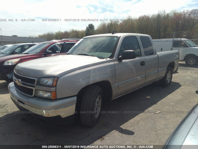 1GCEC19T96Z239616 - 2006 CHEVROLET SILVERADO C1500 SILVER photo 2