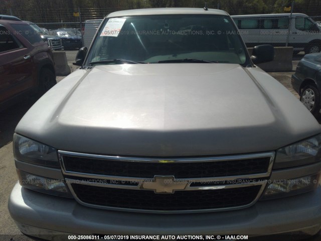 1GCEC19T96Z239616 - 2006 CHEVROLET SILVERADO C1500 SILVER photo 6