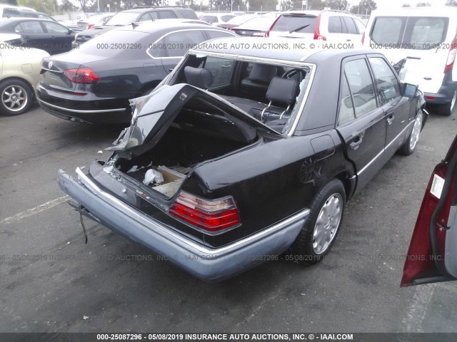 WDBEA32E9RC116708 - 1994 MERCEDES-BENZ E 320 BLACK photo 4