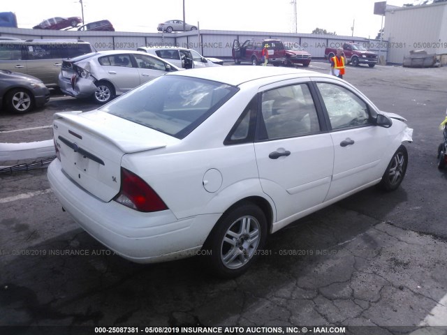 1FAFP3433YW145110 - 2000 FORD FOCUS SE/SE SPORT WHITE photo 4