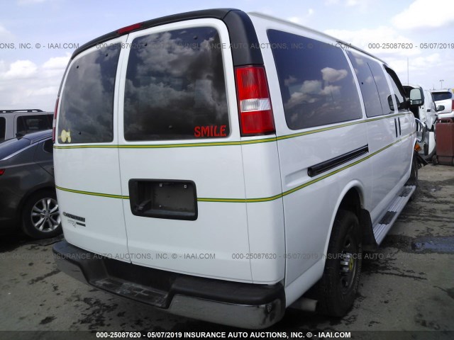 1GAZGYFG3F1185114 - 2015 CHEVROLET EXPRESS G3500 LT WHITE photo 4