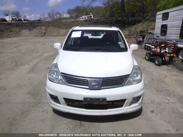 3N1BC13E57L420687 - 2007 NISSAN VERSA S/SL WHITE photo 6