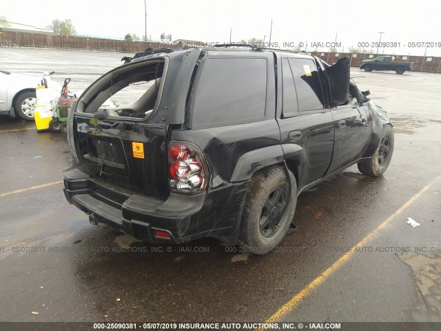 1GNDT13S742263499 - 2004 CHEVROLET TRAILBLAZER LS/LT BLACK photo 4