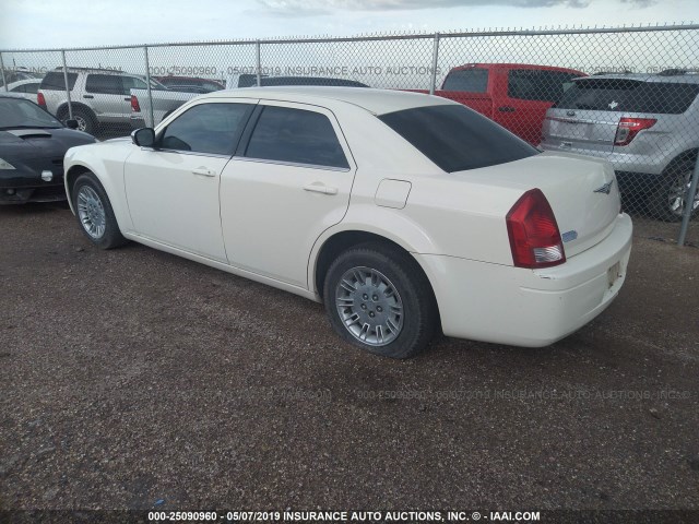 2C3LA43R27H663771 - 2007 CHRYSLER 300 WHITE photo 3