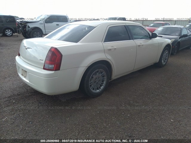 2C3LA43R27H663771 - 2007 CHRYSLER 300 WHITE photo 4