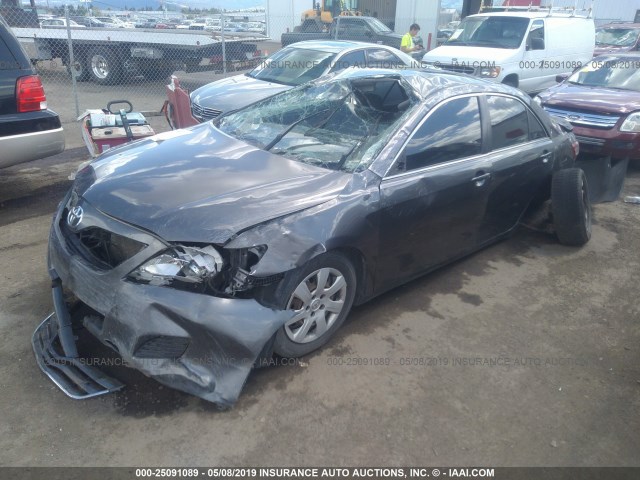JTNBF3EK5B3008837 - 2011 TOYOTA CAMRY SE/LE/XLE 灰色 照片 2