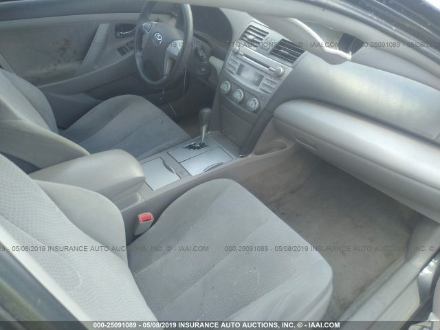 JTNBF3EK5B3008837 - 2011 TOYOTA CAMRY SE/LE/XLE 灰色 照片 5