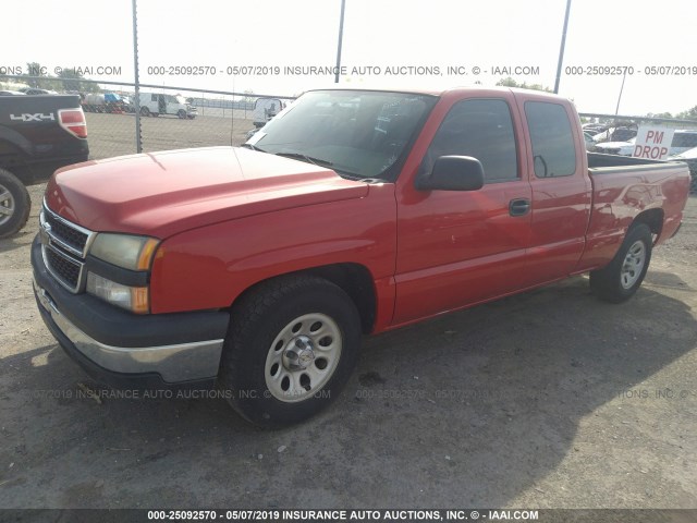 1GCEC19X57Z110390 - 2007 CHEVROLET SILVERADO C1500 CLASSIC RED photo 2