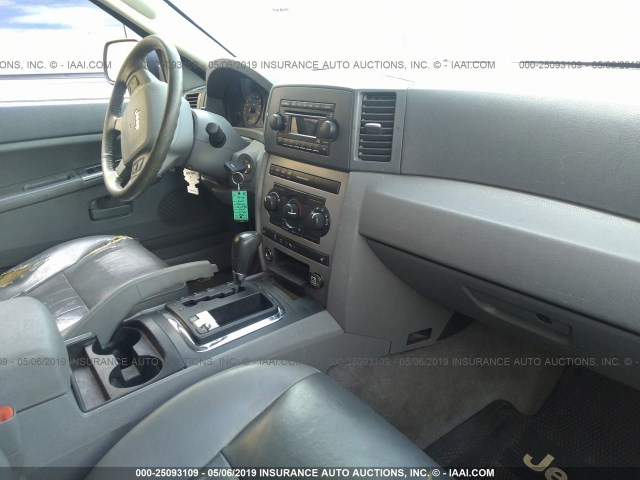1J4HR48NX5C731891 - 2005 JEEP GRAND CHEROKEE LAREDO/COLUMBIA/FREEDOM 银色 照片 5