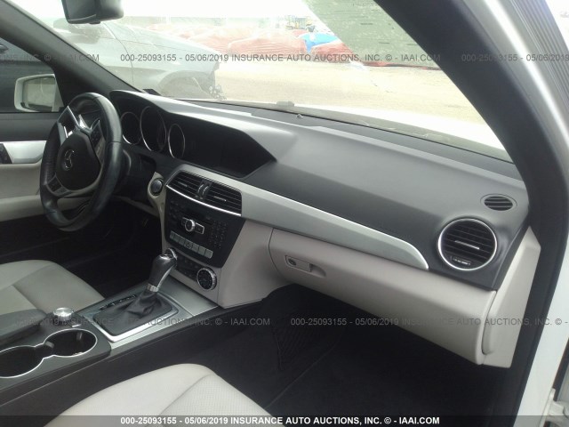 WDDGF4HB6EA945651 - 2014 MERCEDES-BENZ C 250 WHITE photo 5