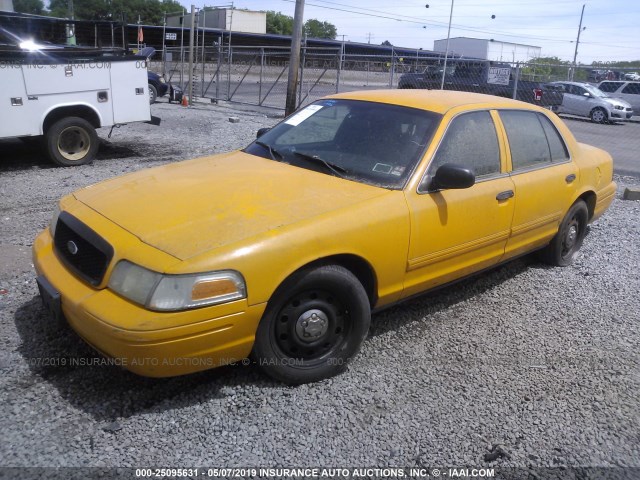 2FABP7AVXBX144544 - 2011 FORD CROWN VICTORIA S YELLOW photo 2