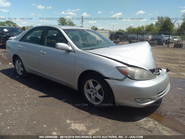 4T1BE32K93U683383 - 2003 TOYOTA CAMRY LE/XLE/SE SILVER photo 1