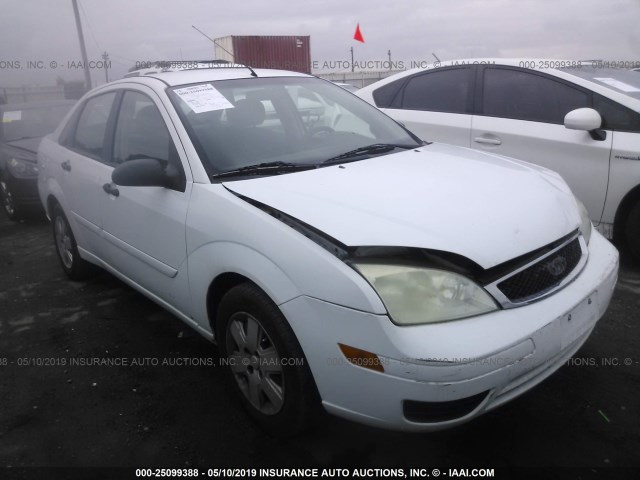 1FAFP34N67W189909 - 2007 FORD FOCUS ZX4/S/SE/SES WHITE photo 1