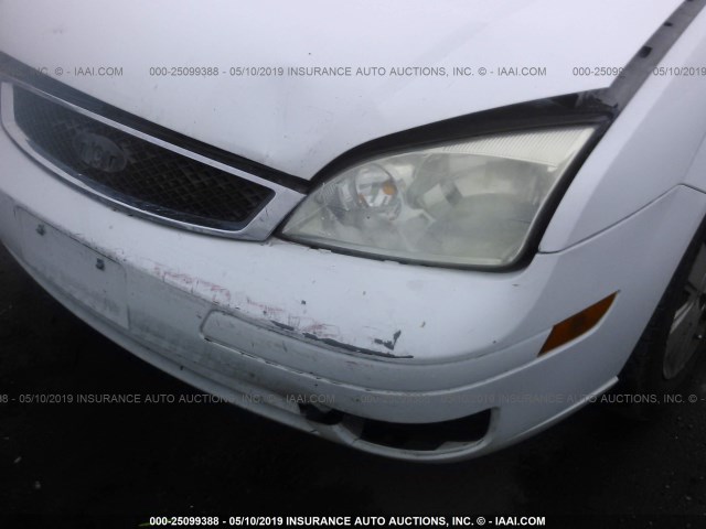 1FAFP34N67W189909 - 2007 FORD FOCUS ZX4/S/SE/SES WHITE photo 6