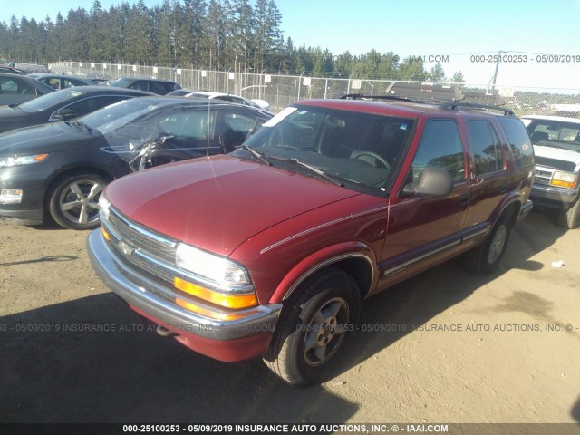 1GNDT13W9W2192232 - 1998 CHEVROLET BLAZER RED photo 2