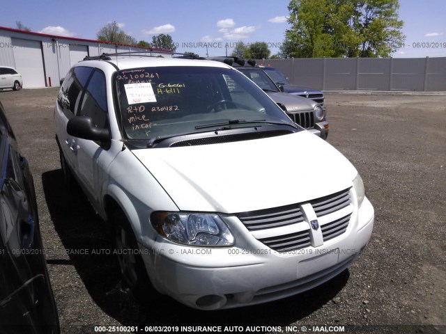 2D4GP44L35R570466 - 2005 DODGE GRAND CARAVAN SXT WHITE photo 1