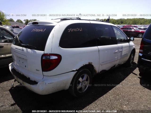 2D4GP44L35R570466 - 2005 DODGE GRAND CARAVAN SXT WHITE photo 4