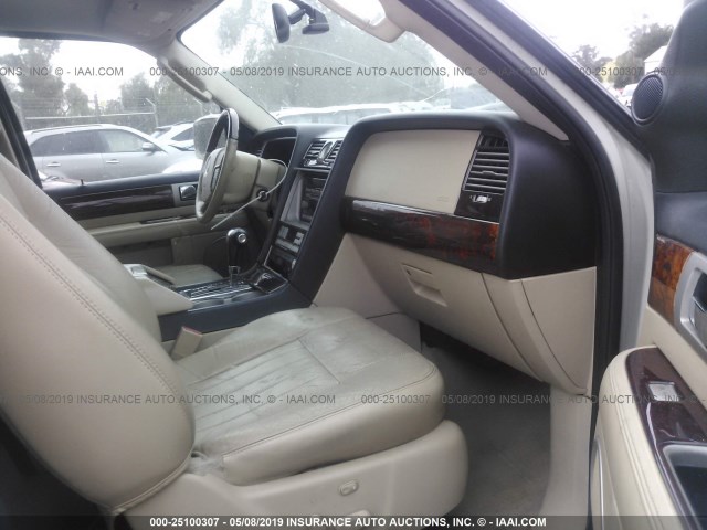5LMFU27515LJ02093 - 2005 LINCOLN NAVIGATOR 白色 照片 5