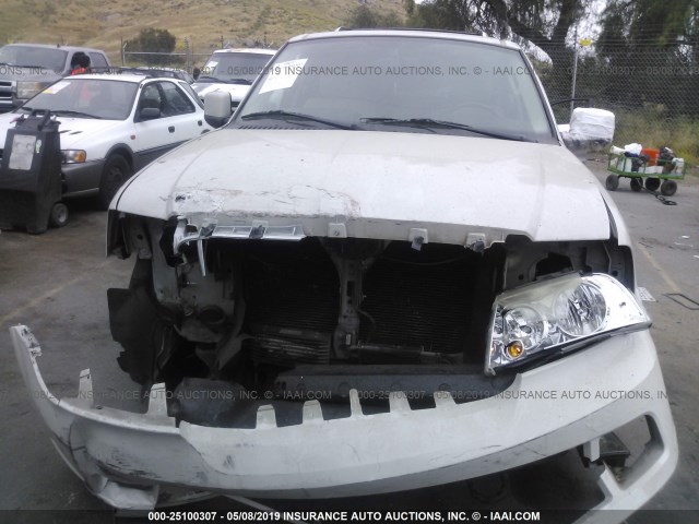 5LMFU27515LJ02093 - 2005 LINCOLN NAVIGATOR 白色 照片 6